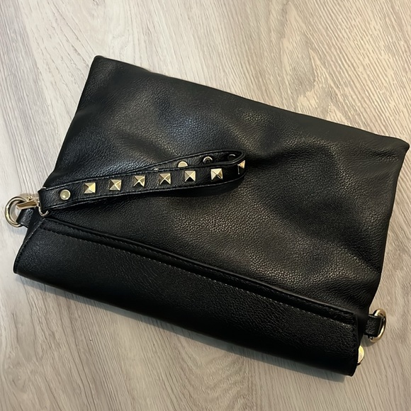 Clutch - Picture 2 of 3